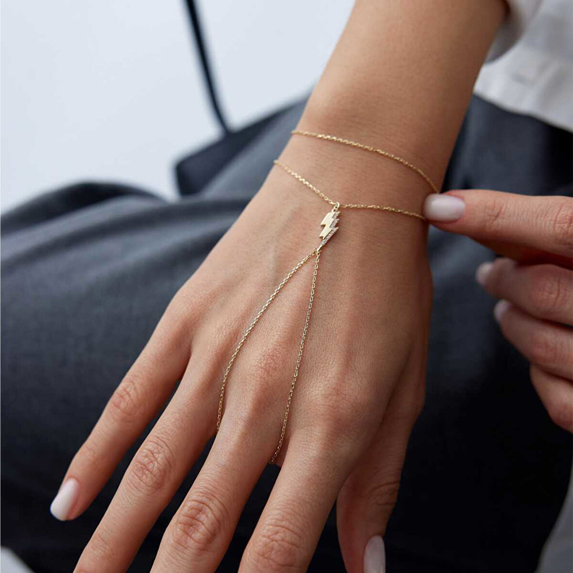 Kenarı Taşlı Şimşek Şahmeran