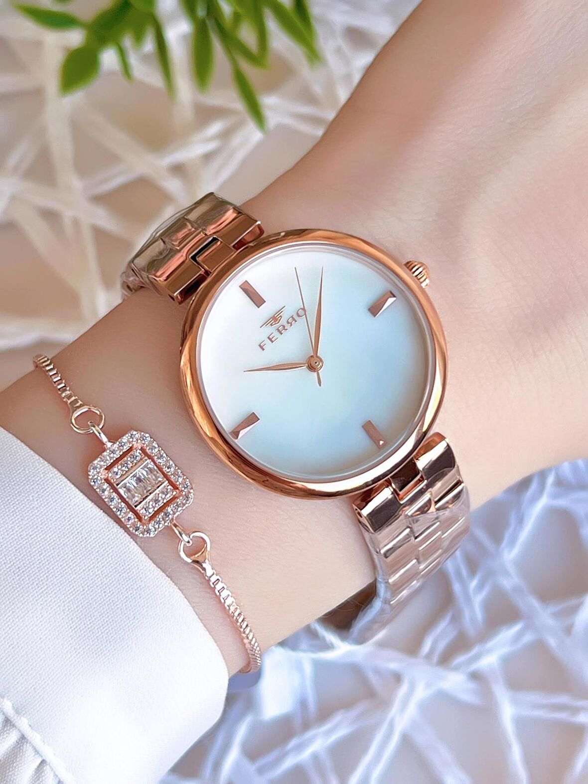 Ferro Rose/Gold Renk Kararmaz Renk Atmaz 3 Atm  Özel Tasarım Kadın Kol Saati EFL21100C