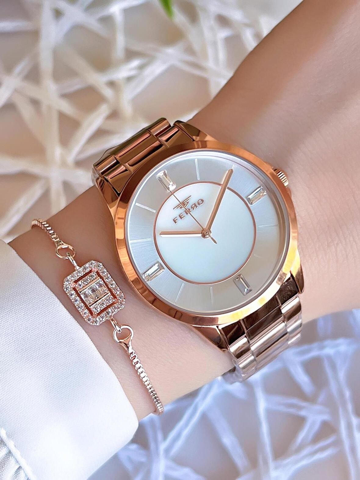 Ferro Rose/Gold Renk Kararmaz Renk Atmaz 3 Atm  Özel Tasarım Kadın Kol Saati EFL21091C