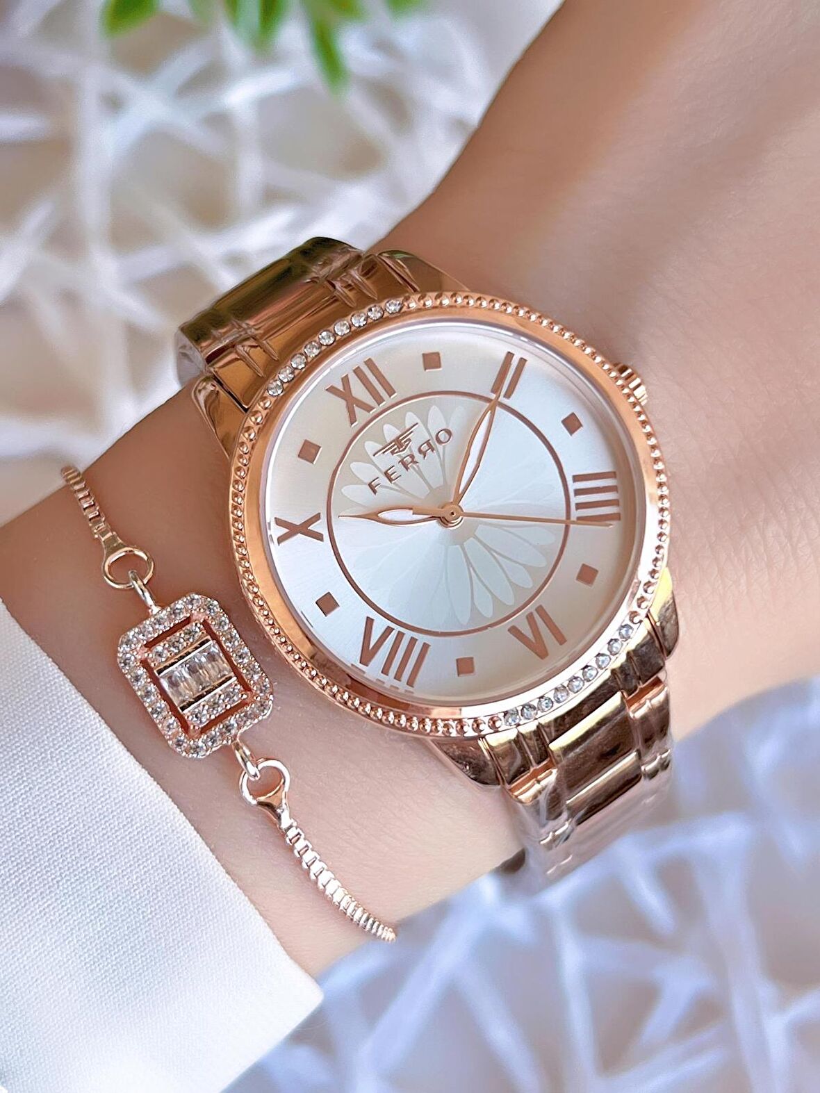 Ferro Rose/Gold Renk Kararmaz Renk Atmaz 3 Atm  Özel Tasarım Kadın Kol Saati EFL21925C