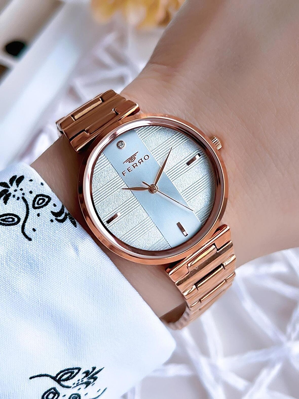 Ferro Rose Gold Renk 3 Atm Suya Dayanıklı Çelik Kordon Özel Tasarım Kadın Kol Saati BF21120AWT-C