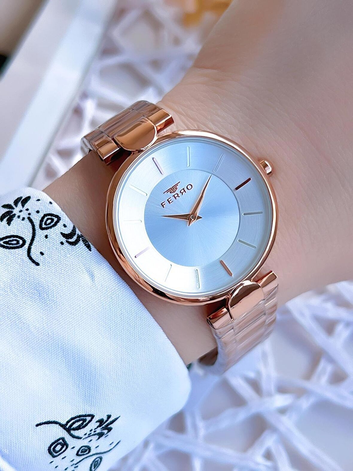 Ferro Rose Gold Renk 3 Atm Suya Dayanıklı Çelik Kordon Özel Tasarım Kadın Kol Saati BF21129AWT-C