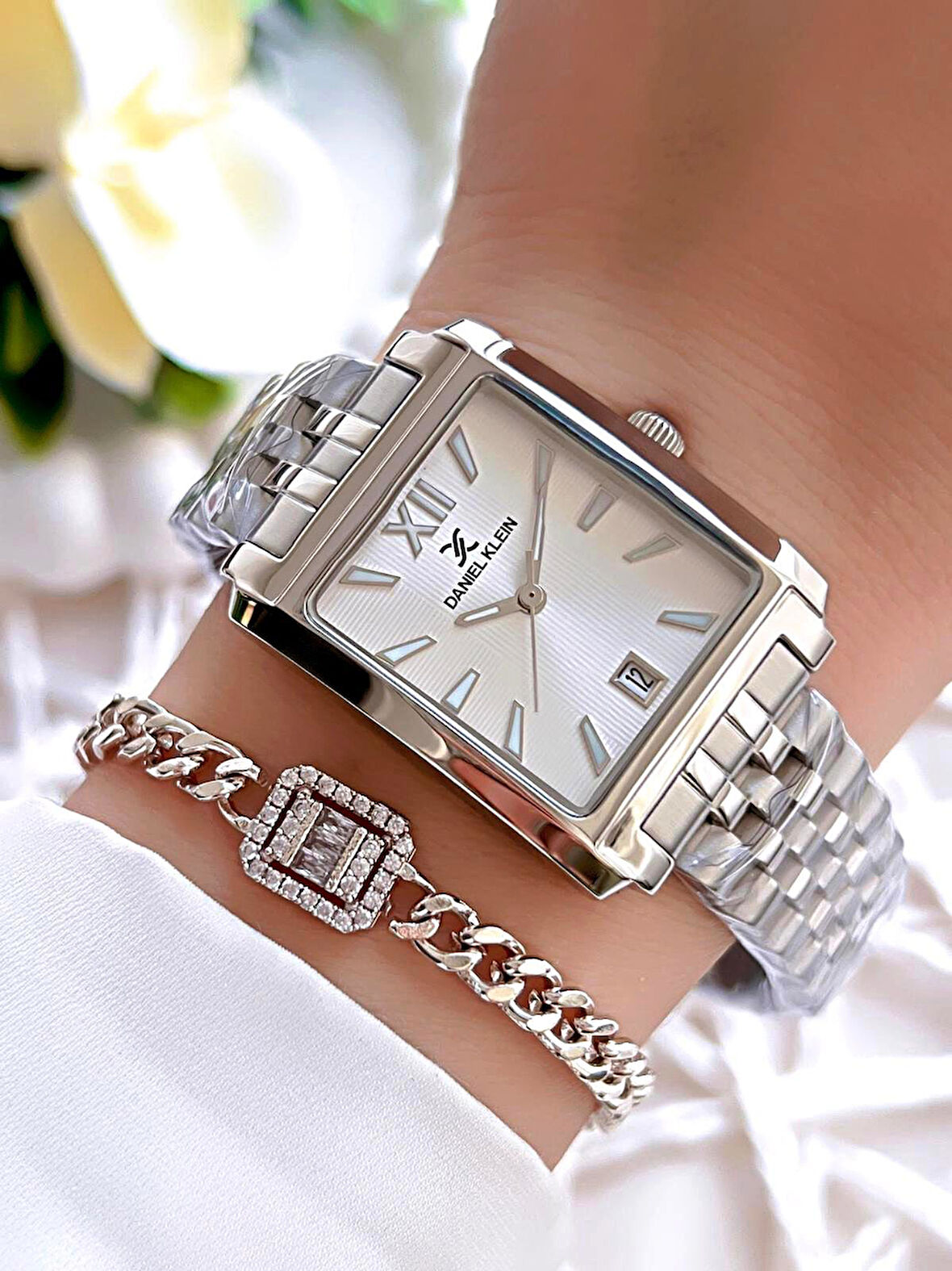 Daniel Klein Retro Vintage Model Çelik Kordon 3 Atm Suya Dayanıklı Kadın Kol Saati+Bileklik D10740.1