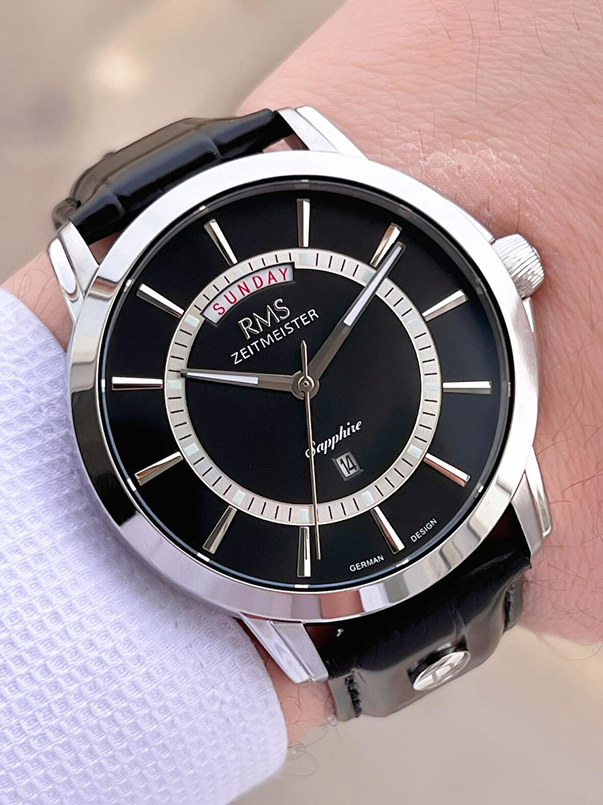 Romanson Sapphire Camlı Deri Kordon Takvimli Kadran 5Atm Suya Dayanıklı Erkek Kol Saati AG1632.03