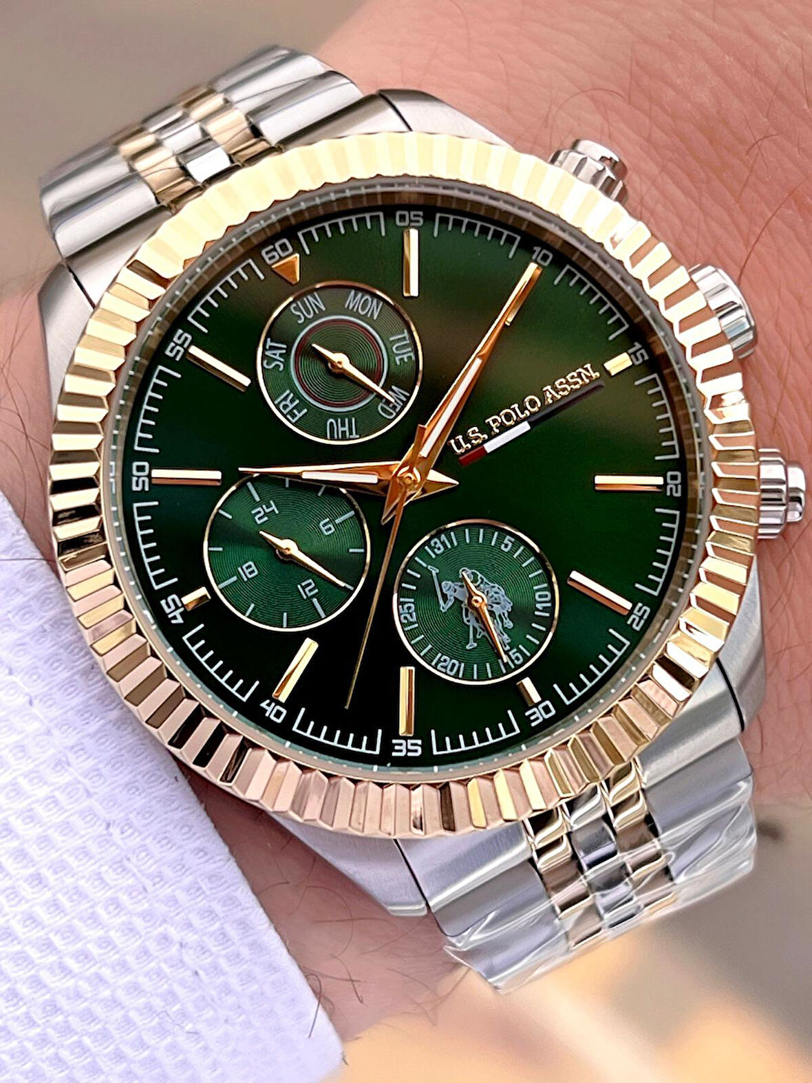 U.S.POLO ASSN Çelik Kordon İç Fonksiyonları Aktif 5 Atm Suya Dayanıklı Erkek Kol Saati USPA.1054.B08