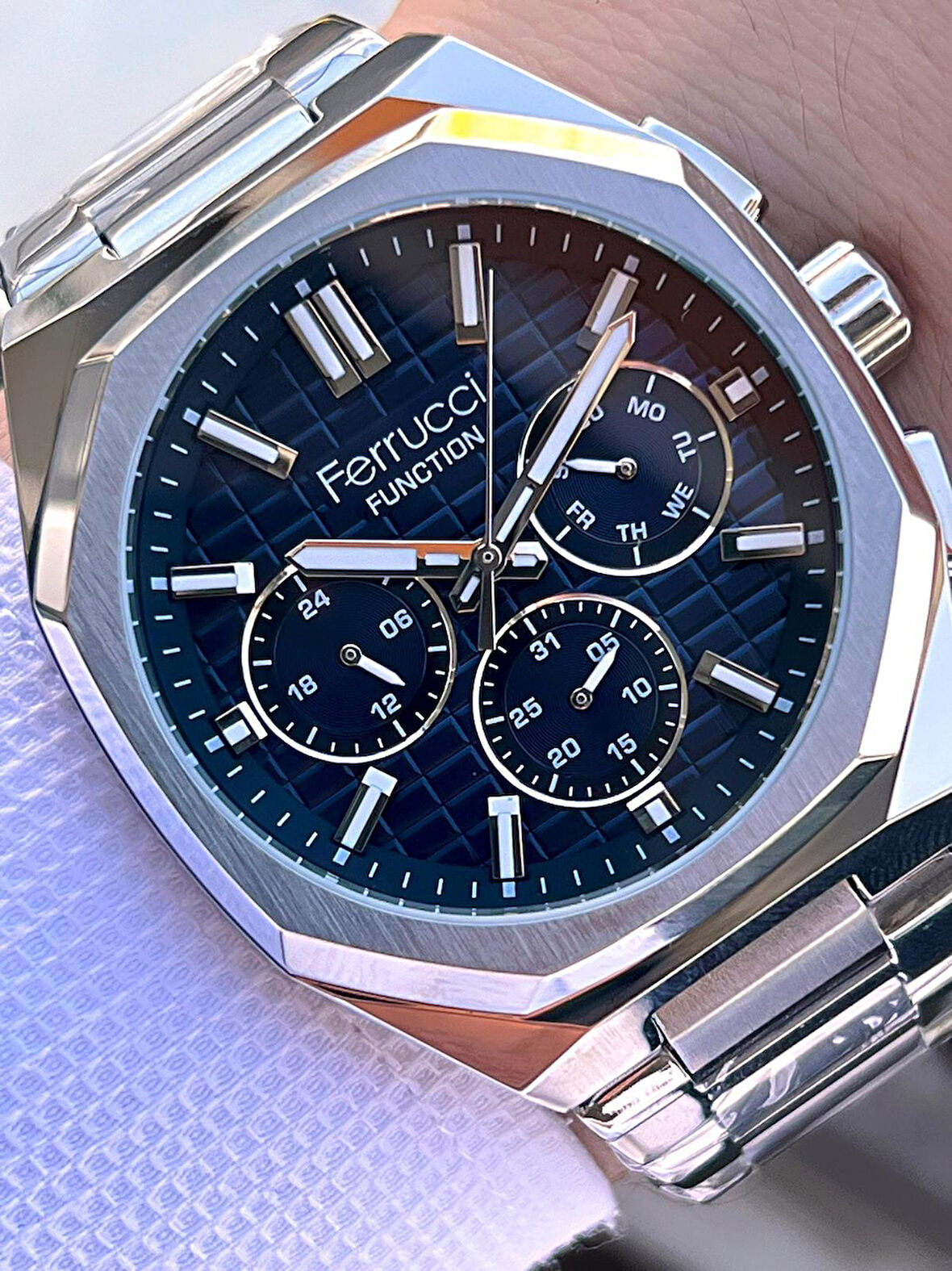 Ferrucci 2 Yıl Garantili Çelik Kordon İç Kadran Özellikleri Aktif 3 Atm Erkek Kol Saati EF.03372.05