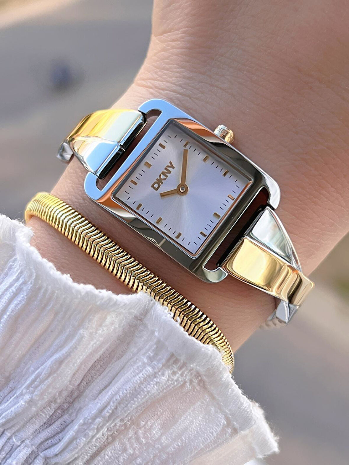 DKNY Çelik Kasa Ve Kordon 5 Atm Suya Dayanıklı 2 Yıl Garantili Kadın Kol Saati+Bileklik DKNY.43L0025