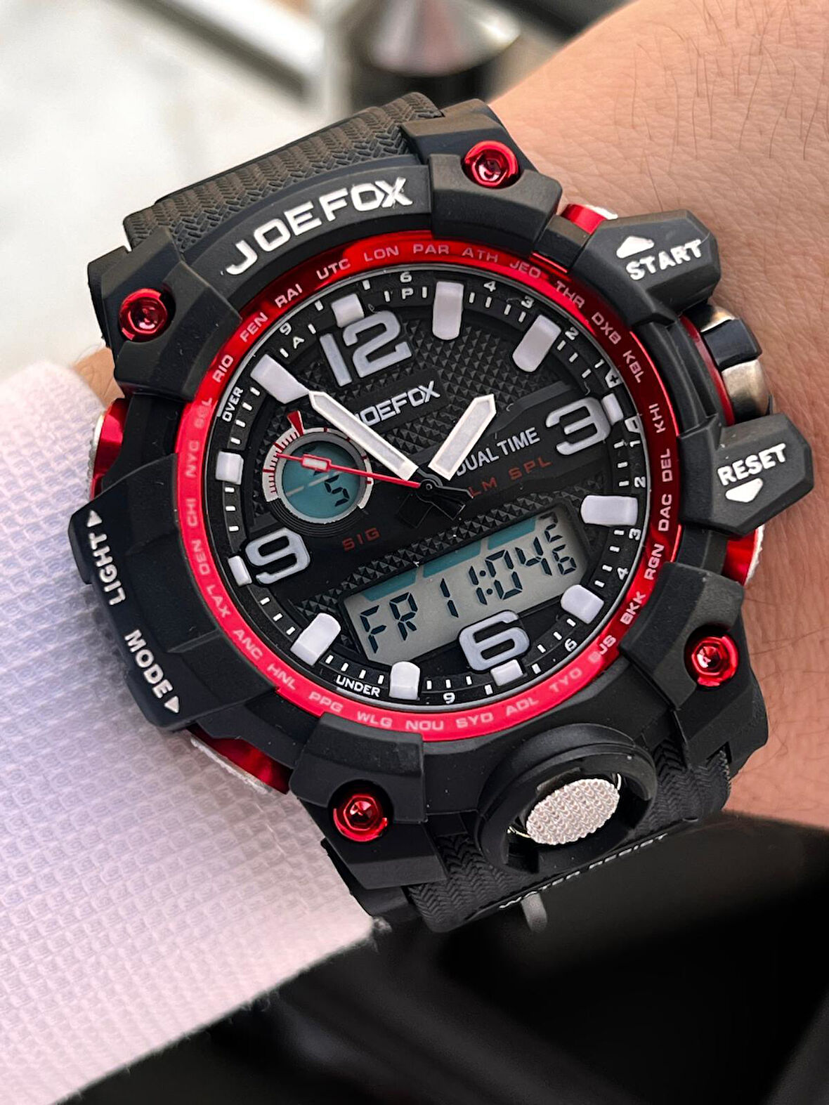 Joefox Digital Ve Analog 2 Yıl Garantili Kronmetre+Takvim+Alarm+Aydınlatma Erkek Kol Saati JOE.BK16