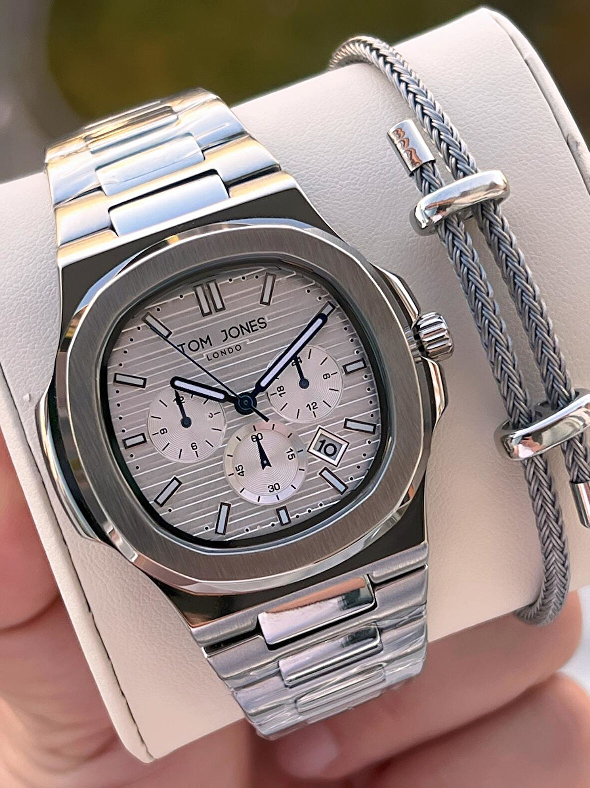 Tom Jones Çelik Kordon 3 Atm Suya Dayanıklı 2 Yıl Garantili Erkek Kol Saati+Bileklik TJE1.10044.1
