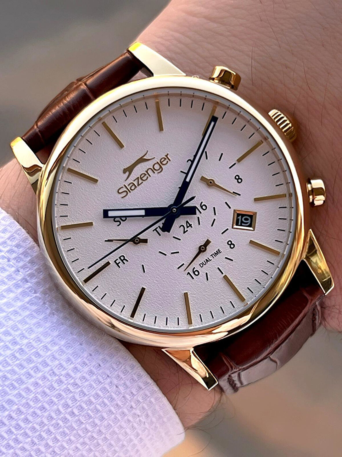 Slazenger Deri Kordon İç Fonksiyonları Aktif 10 Atm Suya Dayanıklı Erkek Kol Saati ESL.09.2481.2.06