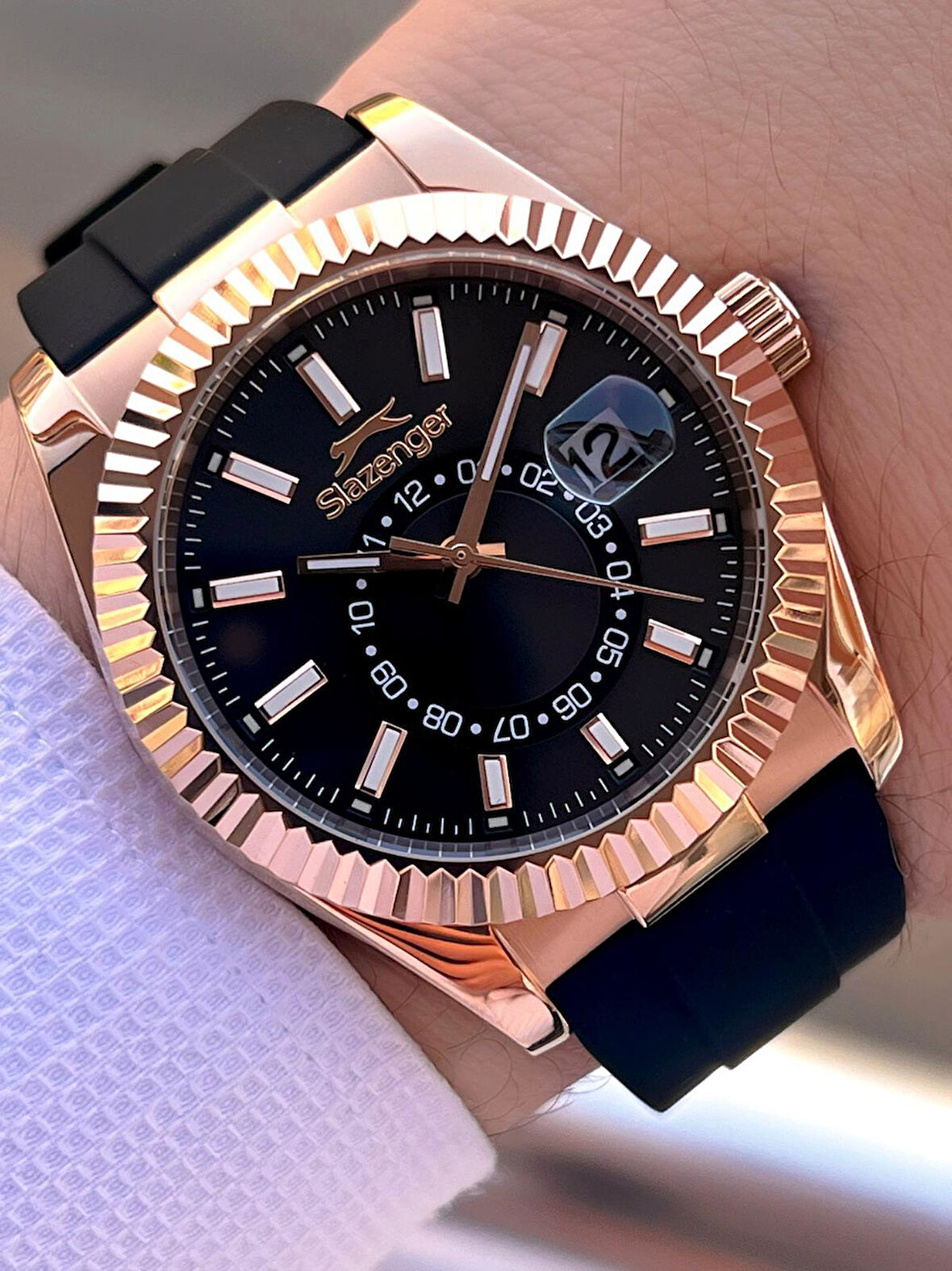 Slazenger Silikon Kordon İç Fonksiyonları Aktif 10 Atm Suya Dayanıklı Erkek Kol Saati ESL.09.2514.05