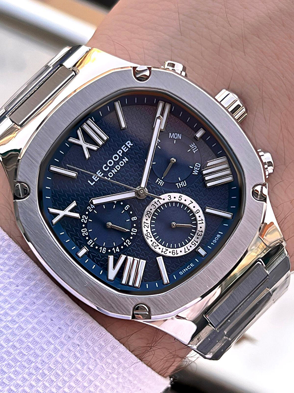 Lee Cooper Çelik Kordon İç Fonksiyonları Aktif 5 Atm 2yıl Garantili Erkek Kol Saati ELC.8146.390