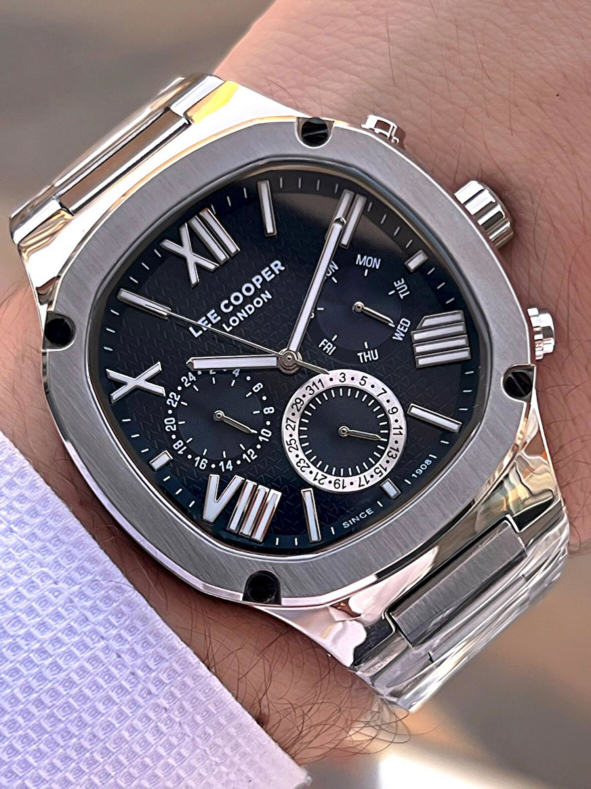 Lee Cooper Çelik Kordon İç Fonksiyonları Aktif 5 Atm 2yıl Garantili Erkek Kol Saati ELC.8146.350