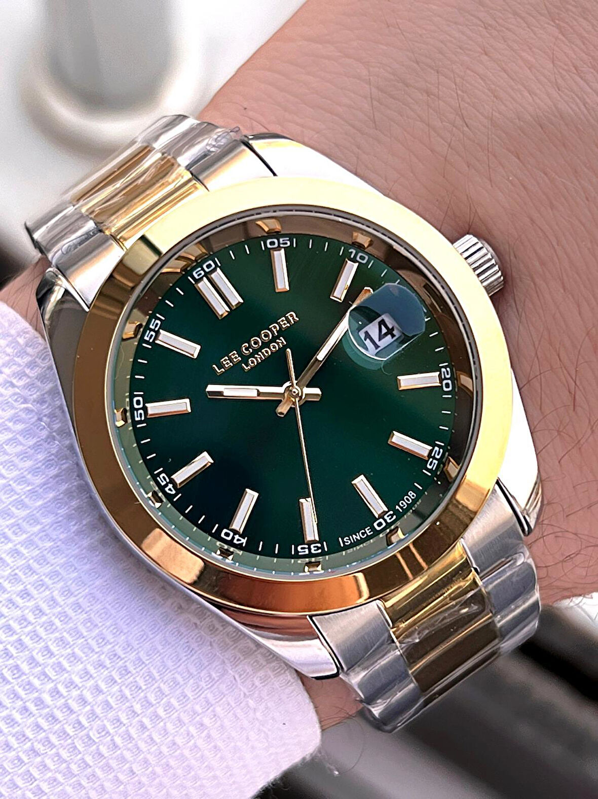 Lee Cooper Çelik Kordon Takvimli Kadran 5 Atm 2 Yıl Garantili Erkek Kol Saati ELC8189.270