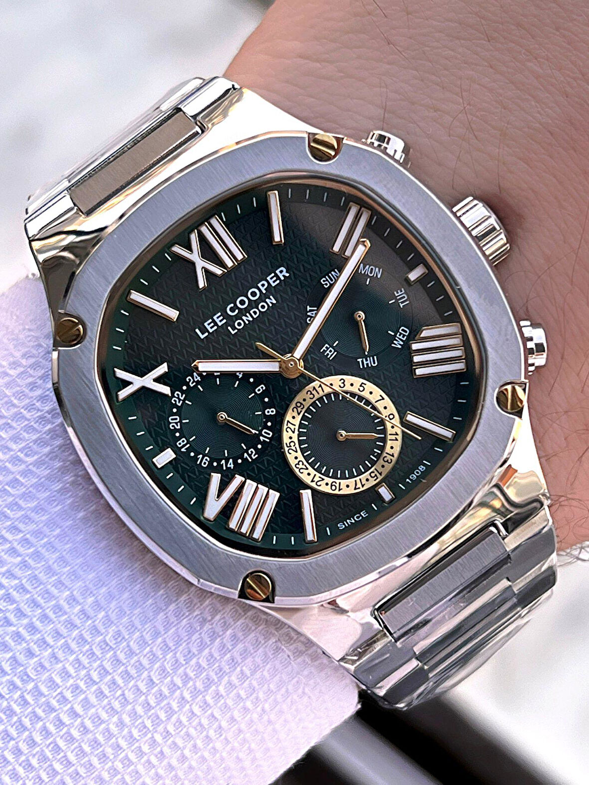 Lee Cooper Çelik Kordon İç Fonksiyonları Aktif 5 Atm 2yıl Garantili Erkek Kol Saati ELC.8146.370