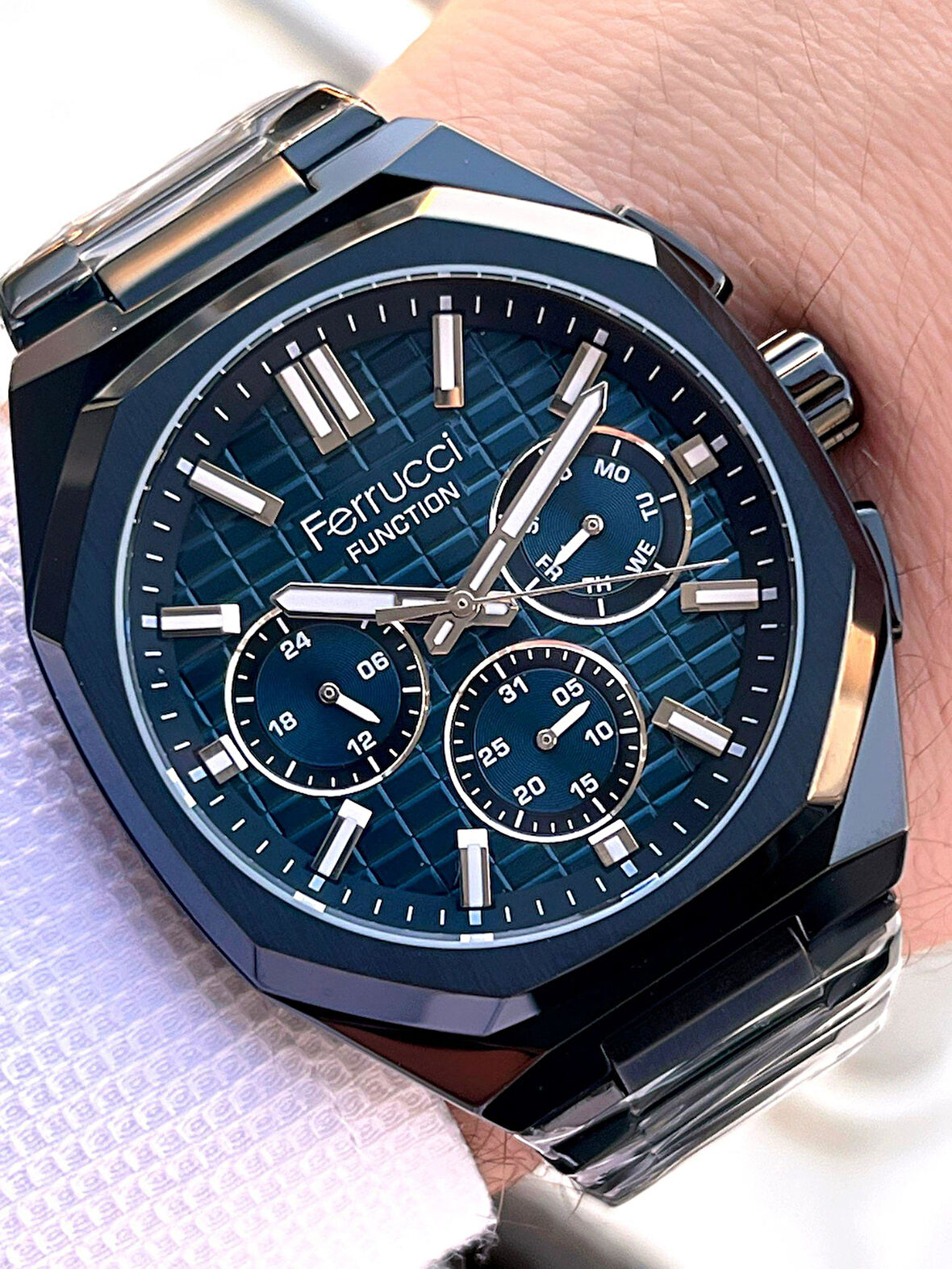 Ferrucci 2 Yıl Garantili Çelik Kordon İç Kadran Özellikleri Aktif 3 Atm Erkek Kol Saati EF.03372.02