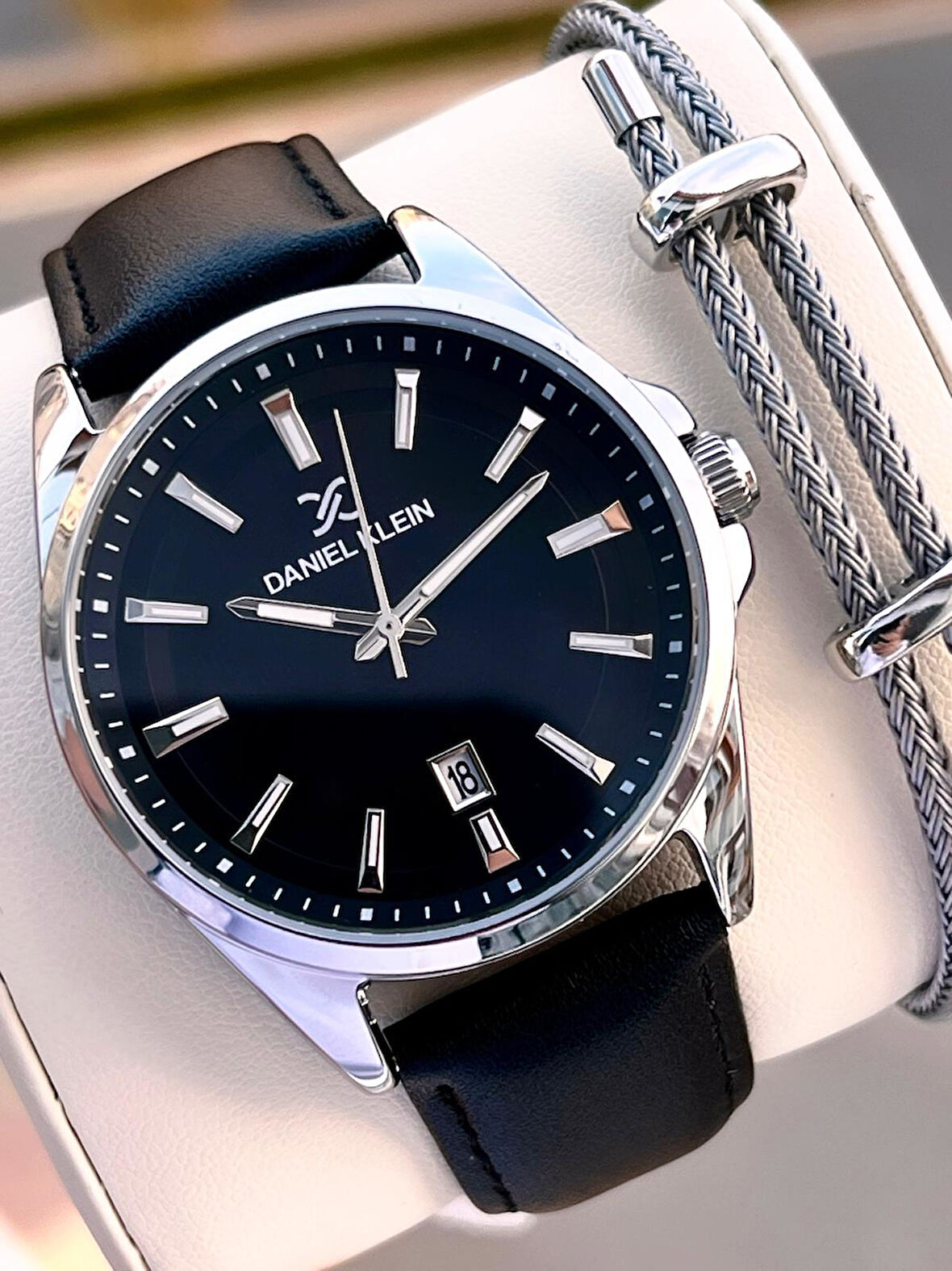 Daniel Klein Deri Kordon Takvimli Kadran 2 Yıl Garantili 3 Atm Dayanıklı Erkek Kol Saati E140036-2