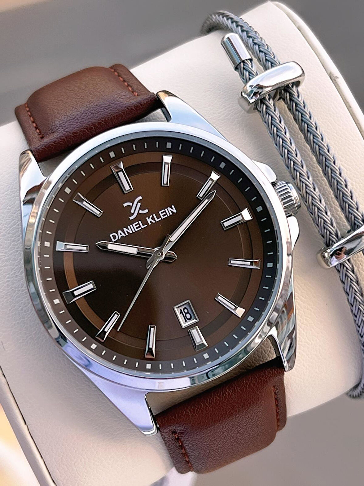 Daniel Klein Deri Kordon Takvimli Kadran 2 Yıl Garantili 3 Atm Dayanıklı Erkek Kol Saati E140036-4