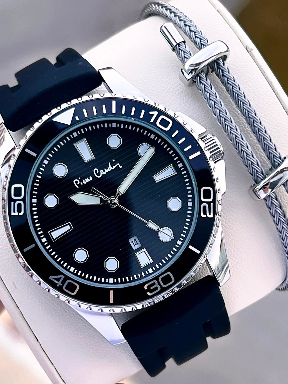 Pierre Cardin Silikon Kordon 2 Yıl Garantili 3 Atm Suya Dayanıklı Erkek Kol Saati PP.800311F01