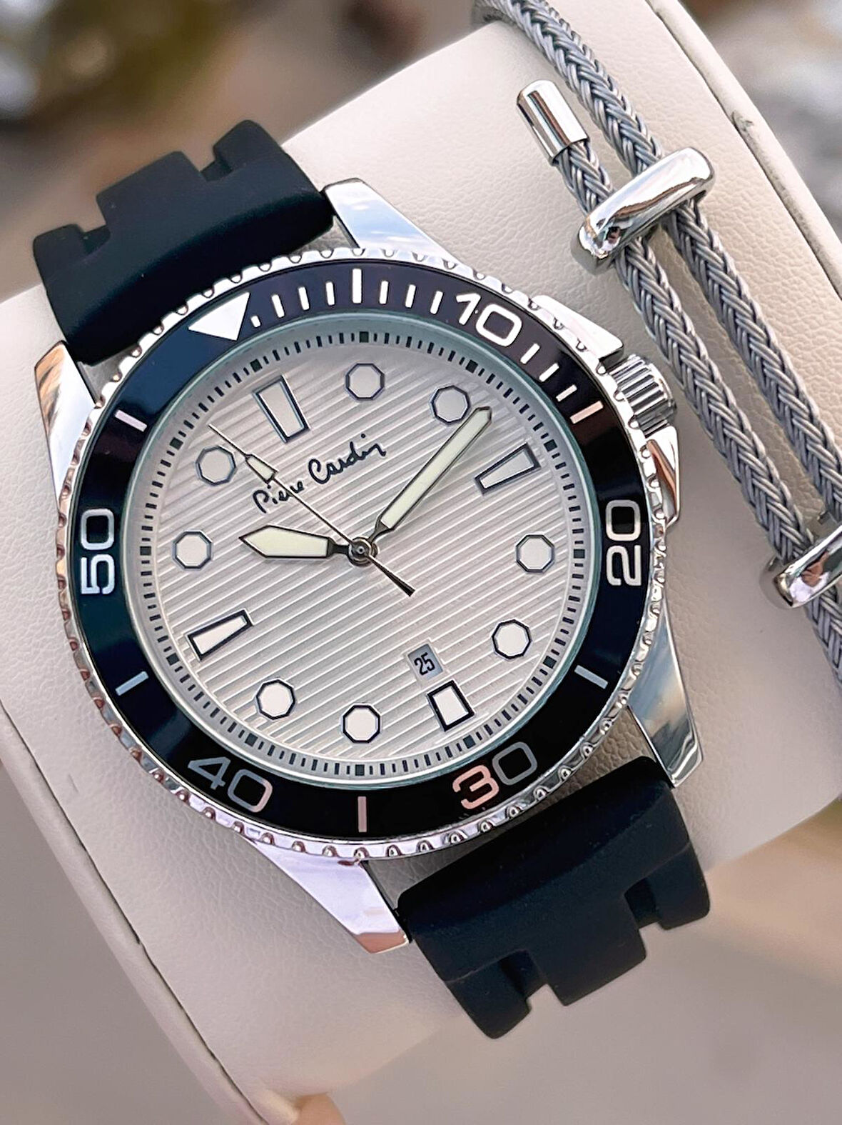 Pierre Cardin Silikon Kordon 2 Yıl Garantili 3 Atm Suya Dayanıklı Erkek Kol Saati PP.800311F03