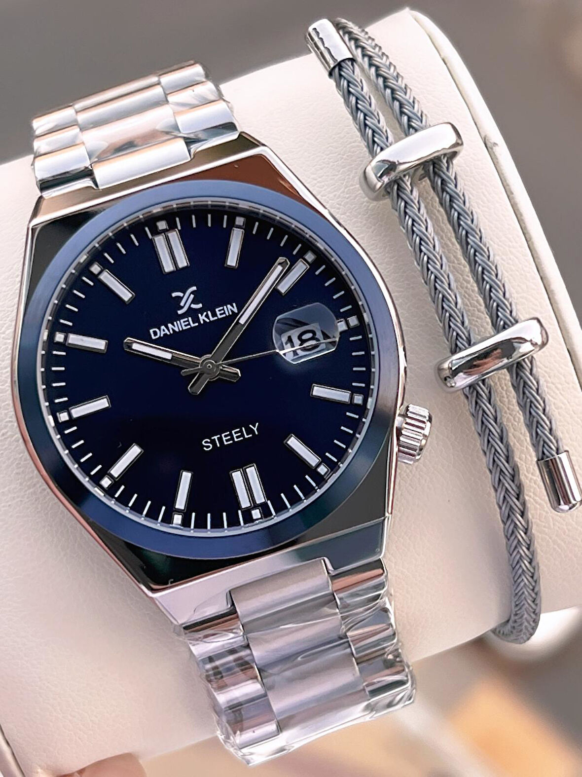 Daniel Klein İtalyan Tasarım Bileklik Hediyeli 2 Yıl Garantili 3 Atm Erkek Kol Saati ES.13861-11