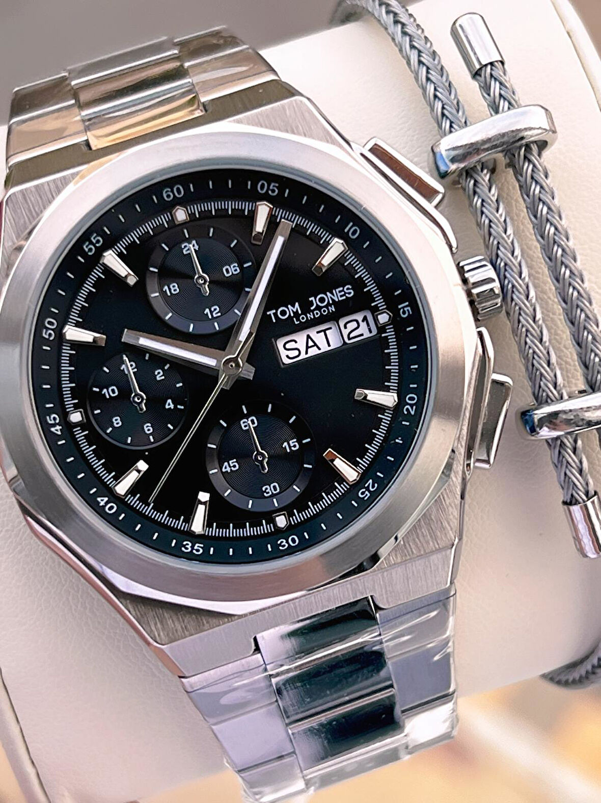 Tom Jones Bileklik Hediyeli Çelik Kordon 3 Atm Suya Dayanıklı 2 Yıl Garantili Erkek Kol Saati 10046.2