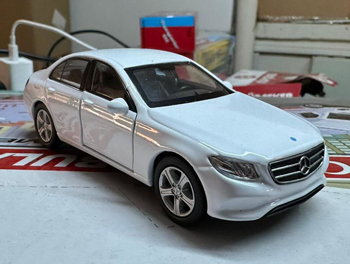 Oyuncak Metal Model Araba 1/36 Çek Bırak Mercedes Benz E Class Beyaz