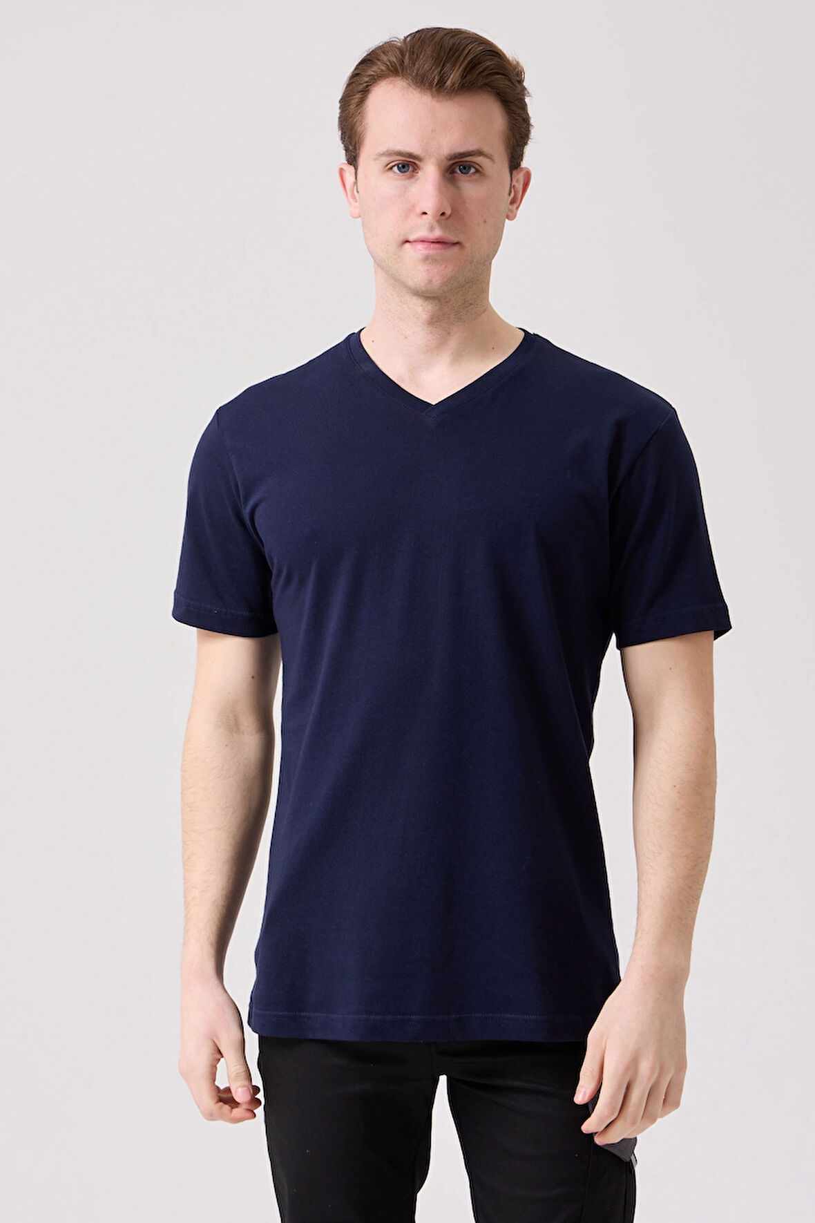 Galanthus V Yaka T-Shirt - Nefes Alabilir, Rahat ve Şık Tasarım