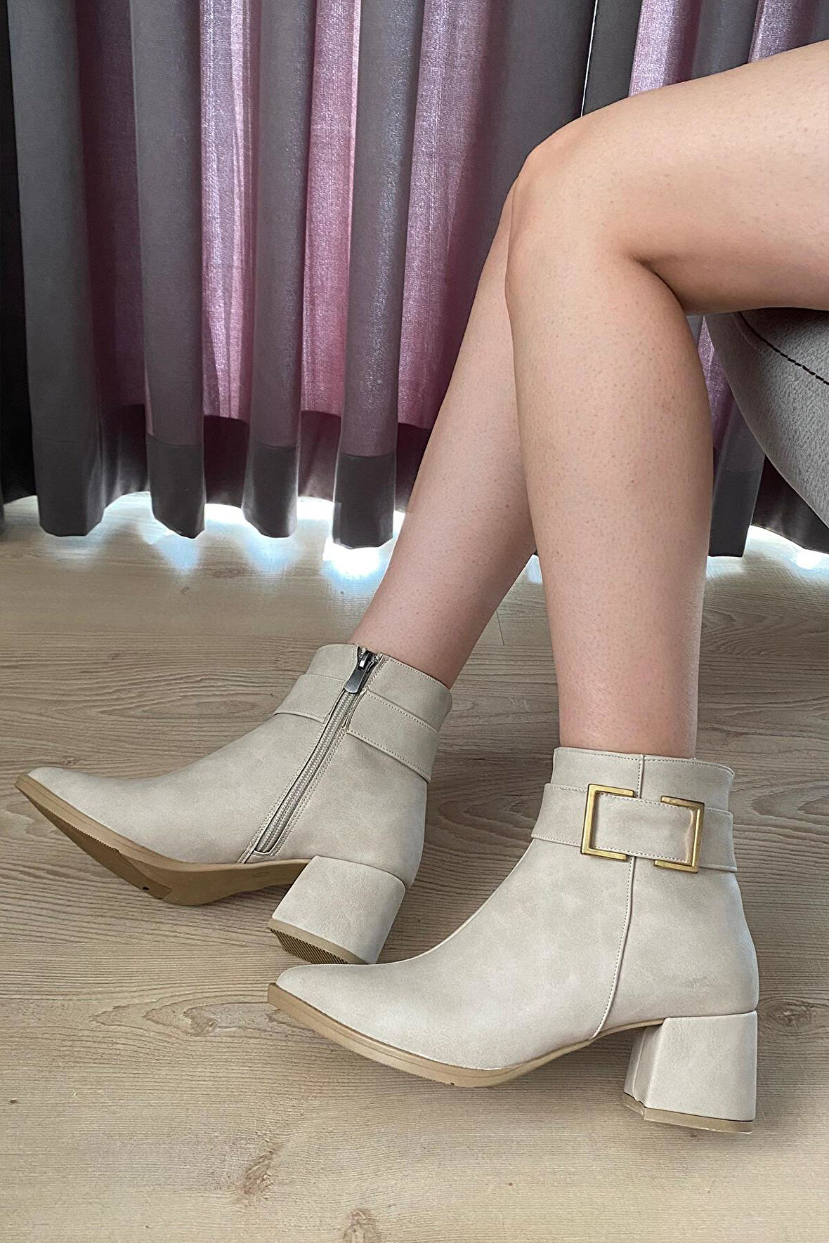 Kadın York Krem Zümrüt Kare Toka ( 6 cm ) Topuklu Sivri Burun Bot