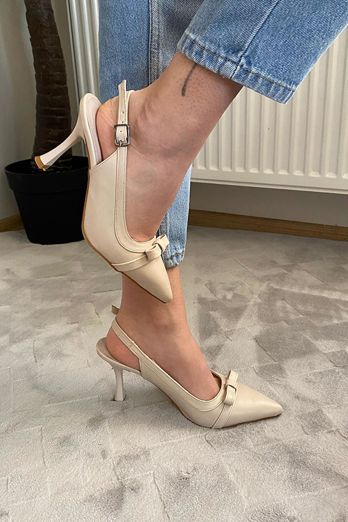 Kadın Madame Krem Cilt Fiyonk Detaylı Arkası Acık 9 cm İnce Topuklu Ayakkabı