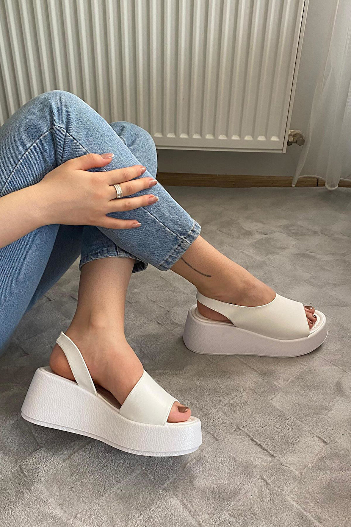 Kadın Mambo Beyaz Dolgu Tabanlı Sandalet