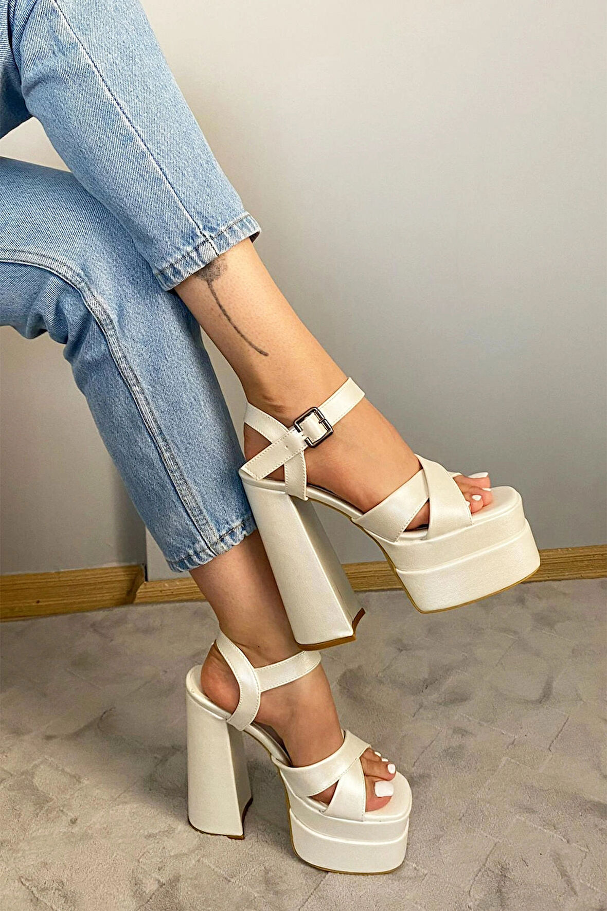 Kadın Elina Sedefli Beyaz Çapraz Bantlı 15 cm Platform Topuklu Ayakkabı