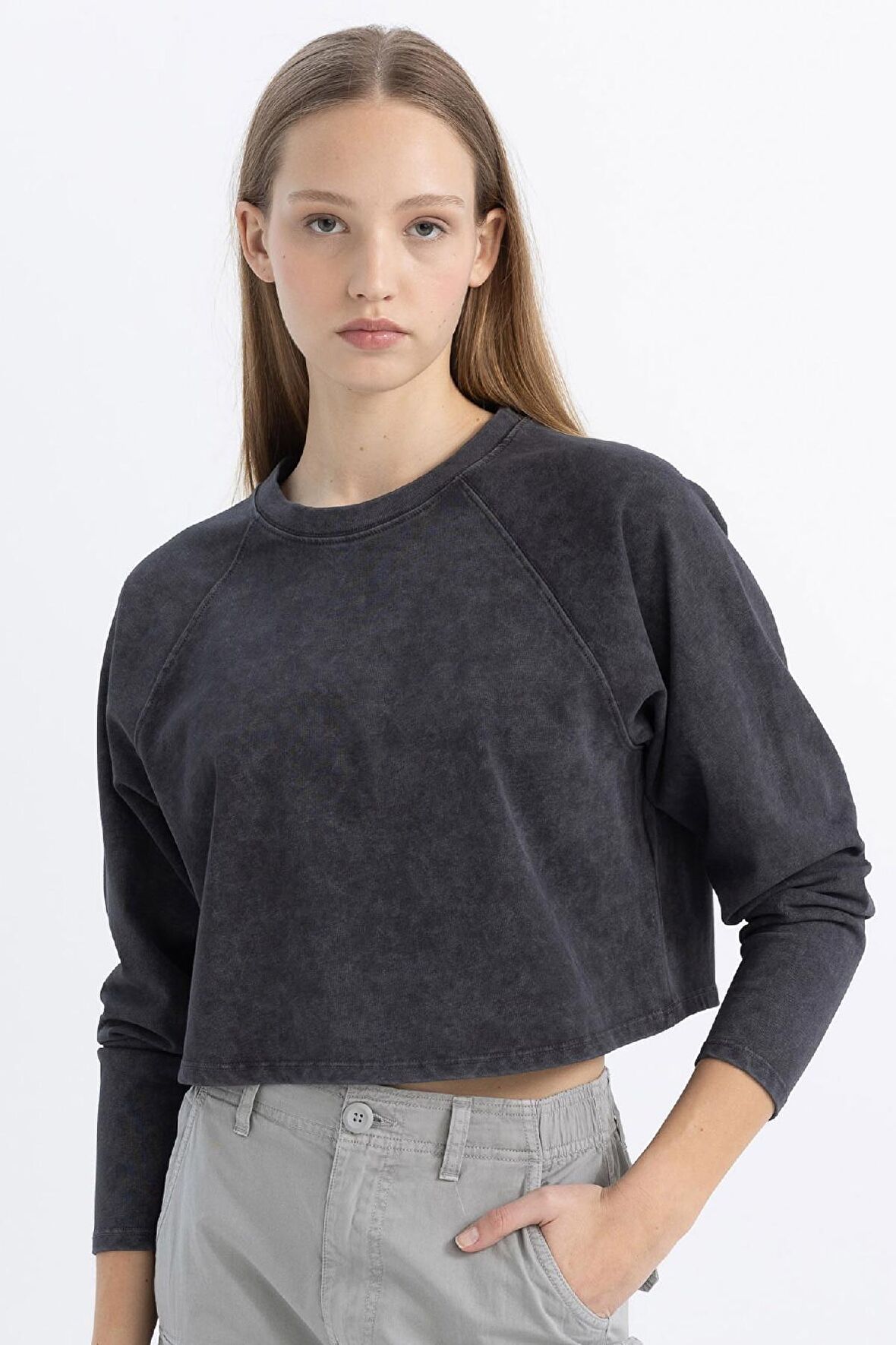 DeFacto Coool Loose Fit Yıkamalı Soluk Efektli Uzun Kollu Tişört C4398AX24SPAR226