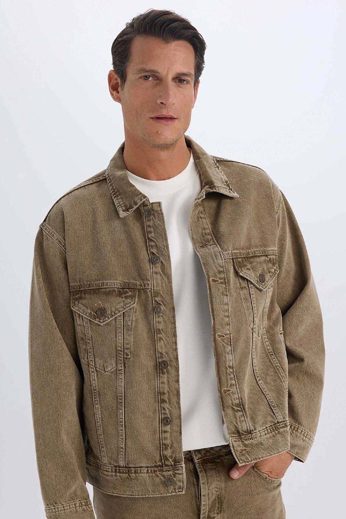 DeFacto Oversize Geniş Kalıp Polo Yaka Düğmeli Cepli Yıkamalı Jean Ceket D5049AX24AUBN303