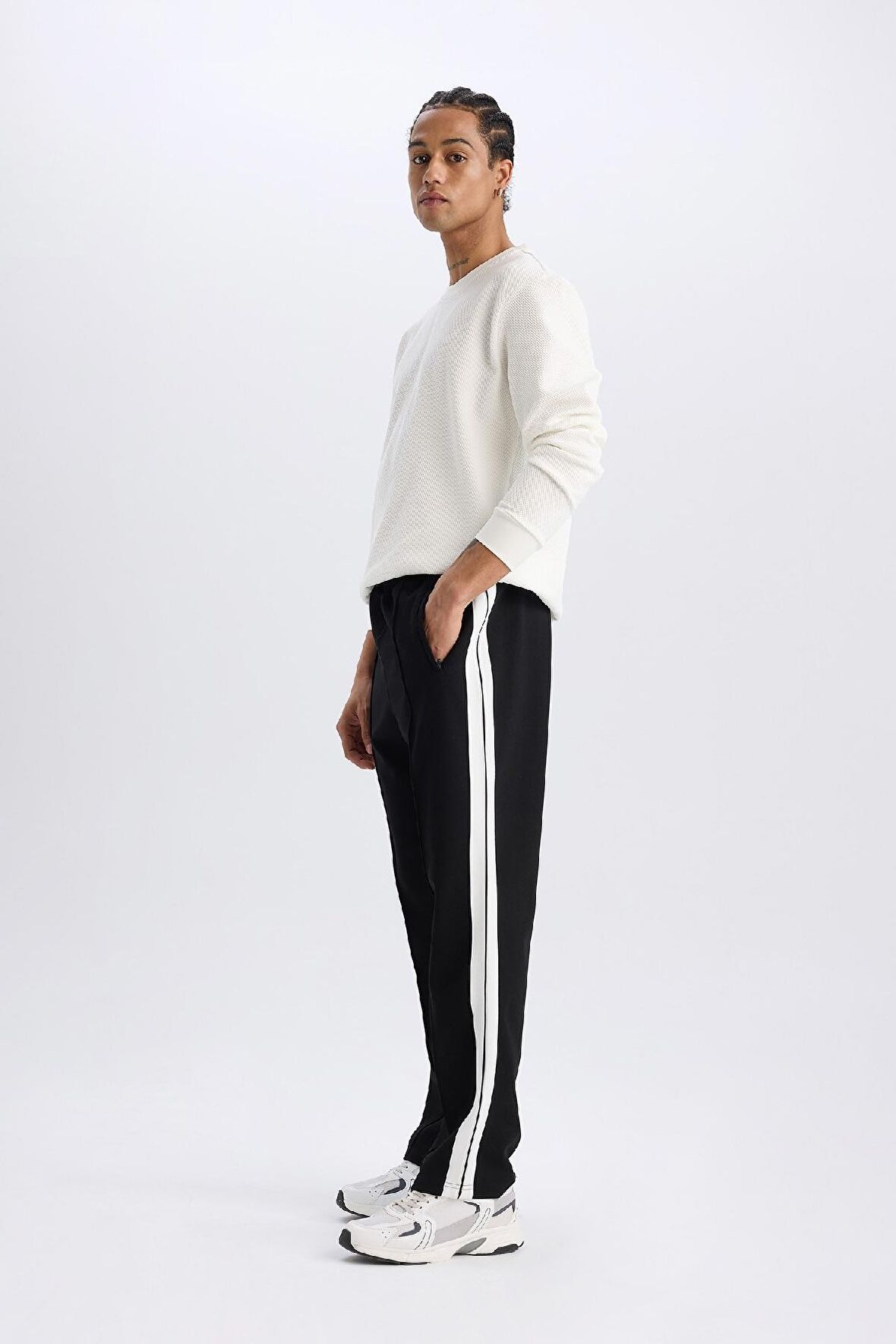 DeFactoFit Sporcu Jogger Eşofman Altı Standart Fit Standart Paça Beli Lastikli Cepli D1957AX24AUBK81