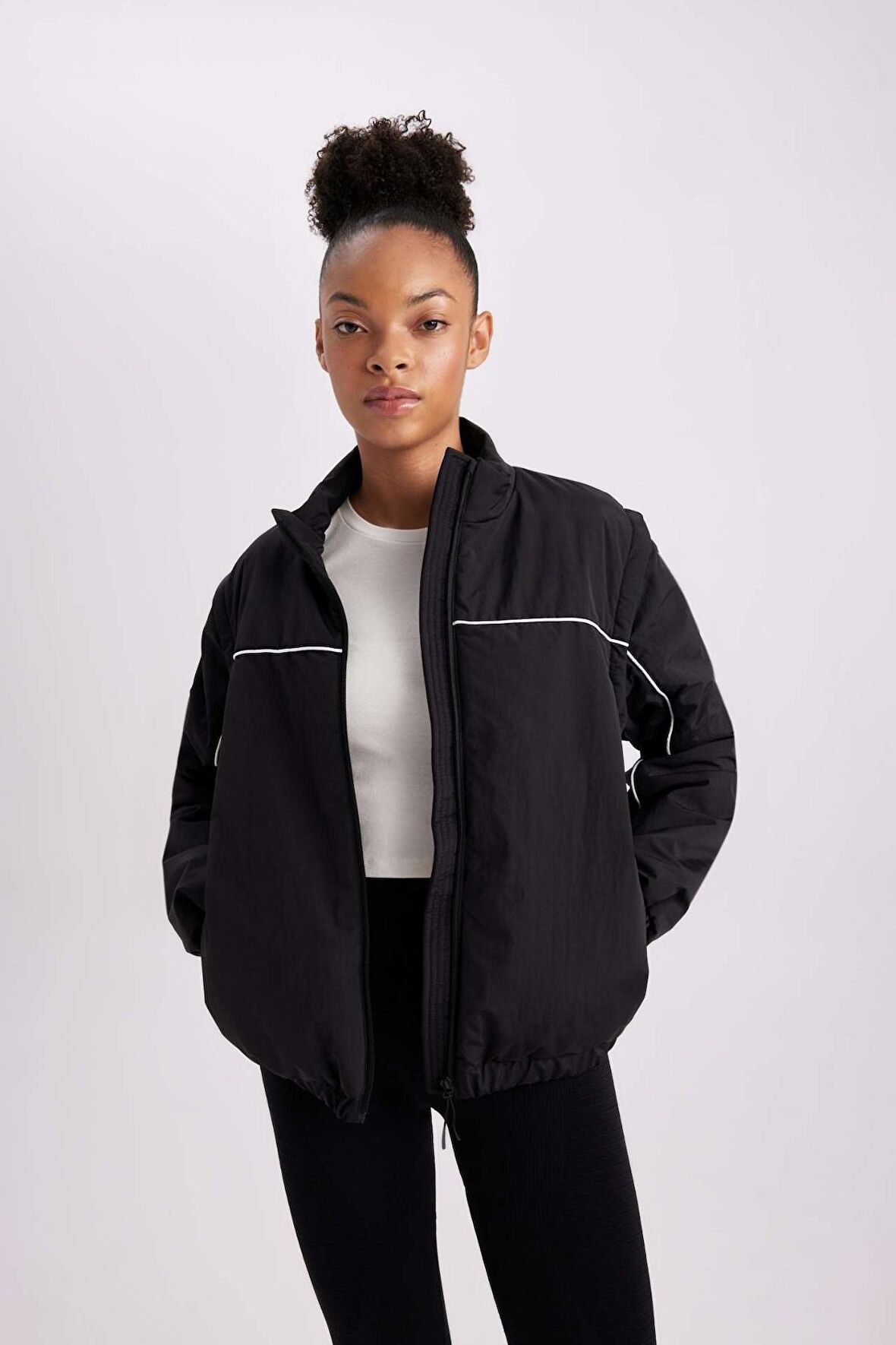 DeFactoFit Su İtici Mont Rüzgar Geçirmez Dik Yaka Çıkarılabilir Kol Detaylı Cepli Astarlı B2419AX24SPBK81