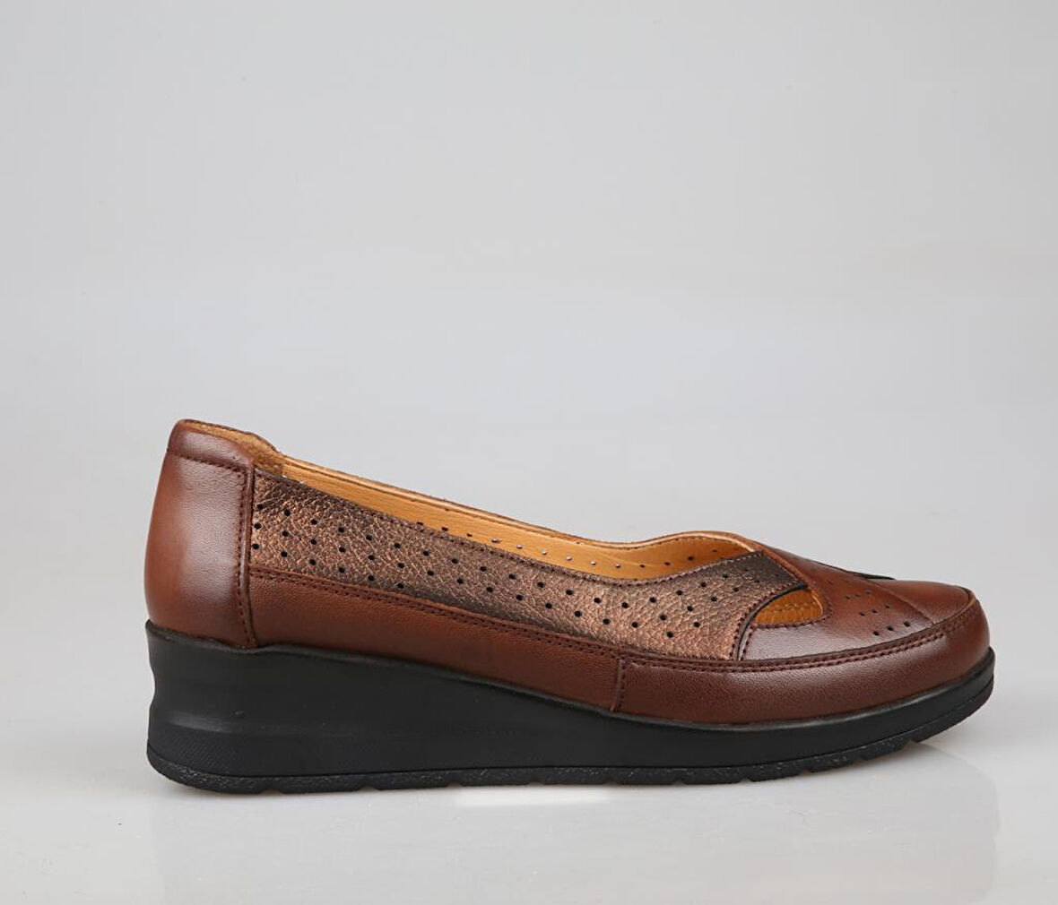 CASTLE BLACK 42765-1 Hakiki Deri Ortopedik Taba Kadın Günlük Anne Ayakkabısı