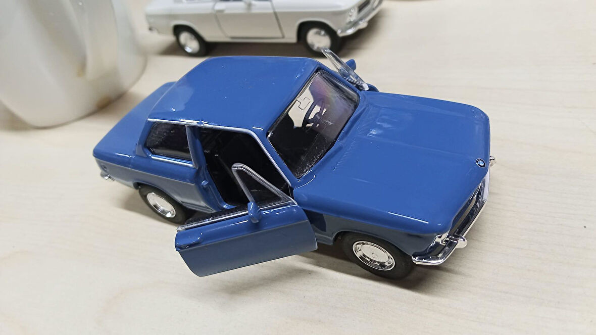 Oyuncak Metal Model Araba 1/36 Çek Bırak BMW 2002 Ti Turkuaz