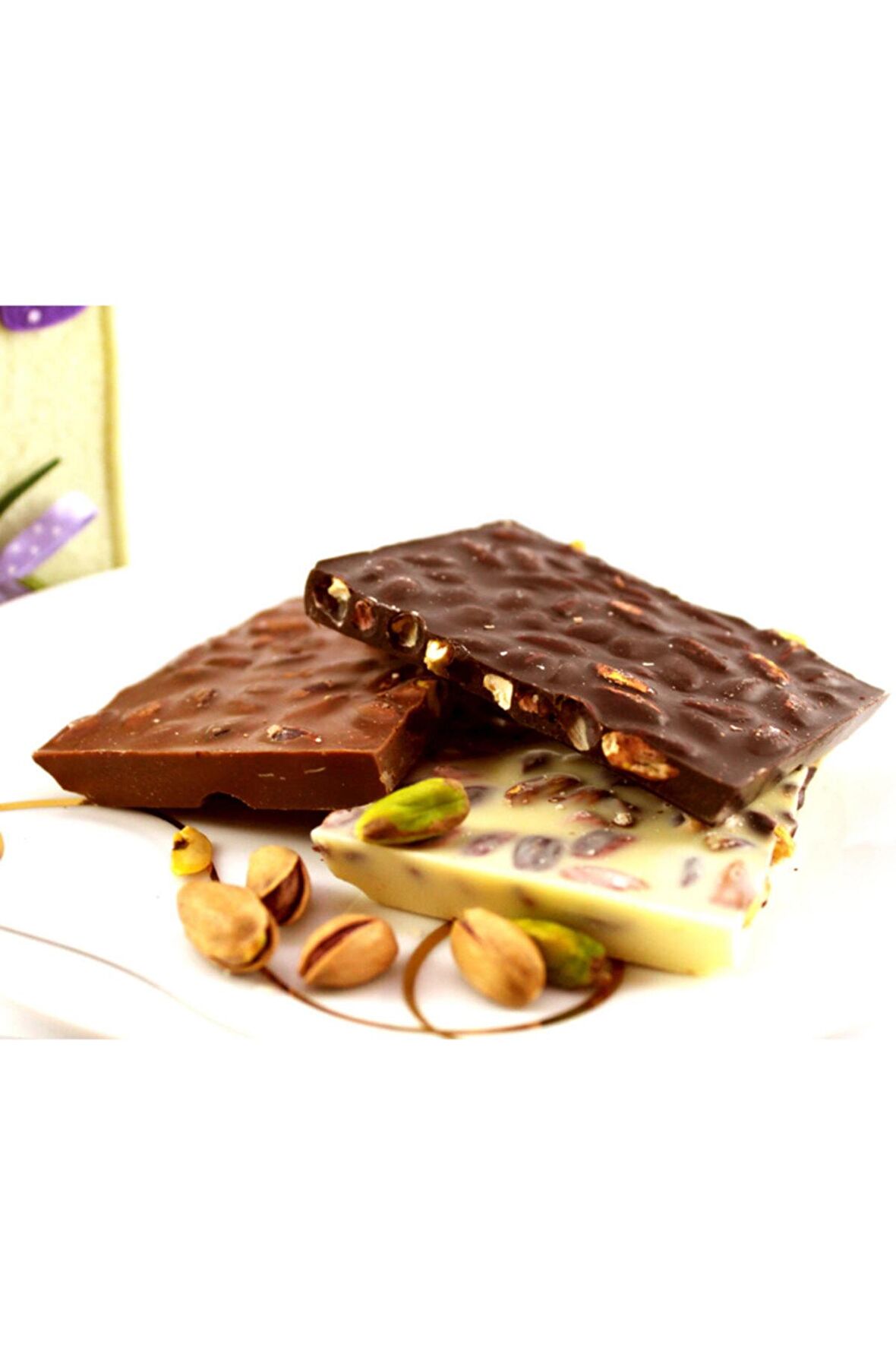 Dark Brown Bitter Sütlü ve Beyaz 1000 gr Antep Fıstıklı Karışık Beyoğlu Çikolatası