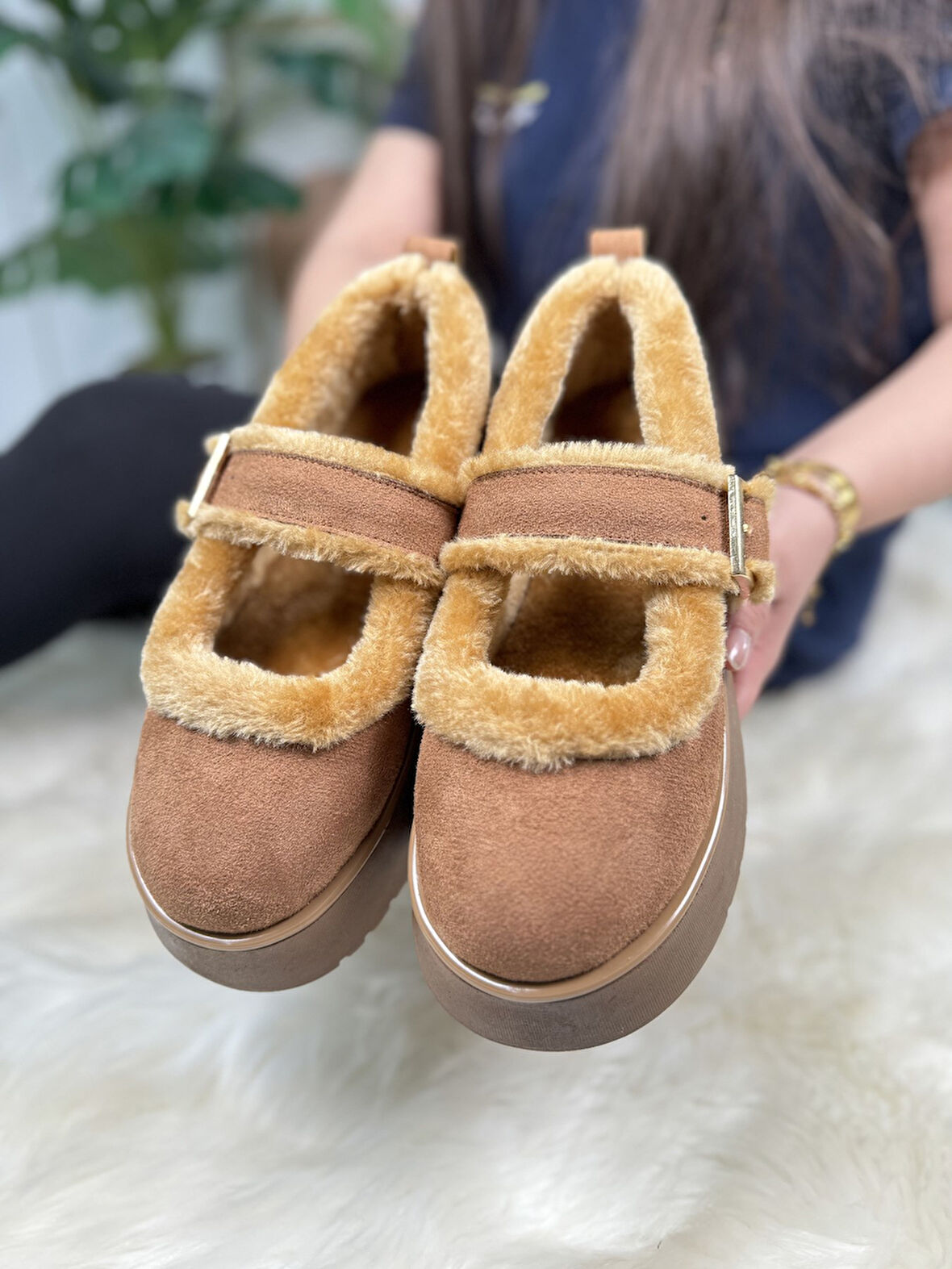 Günlük Kadın Babet Süet Kalın Tırtıklı Taban Kemer Detaylı Oval Burunlu Ayarlanabilir Tokalı 500H