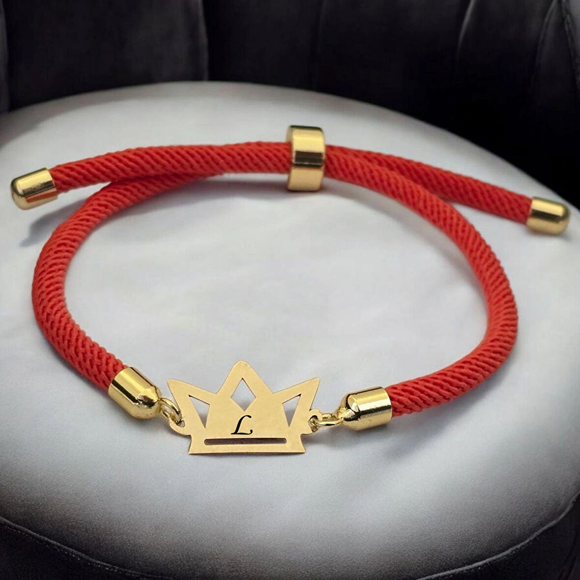 L Harfine Özel 14 Ayar Altın Plakalı Turuncu İpek Örgülü Taç Motifli Hediye Bileklik-501harf