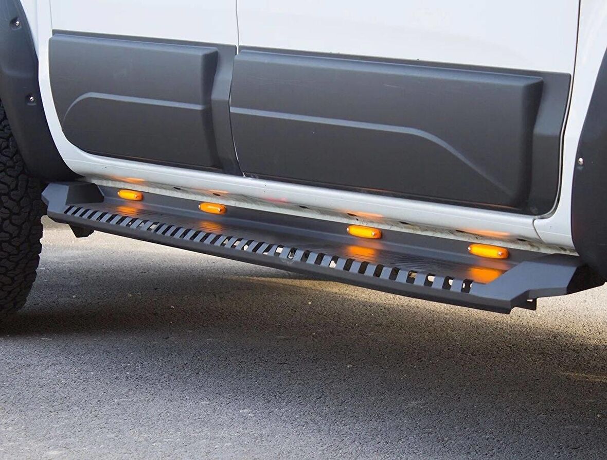 Nissan Navara Dakar Yan Basamak Siyah V1 Işıklı 2015 ve Sonrası