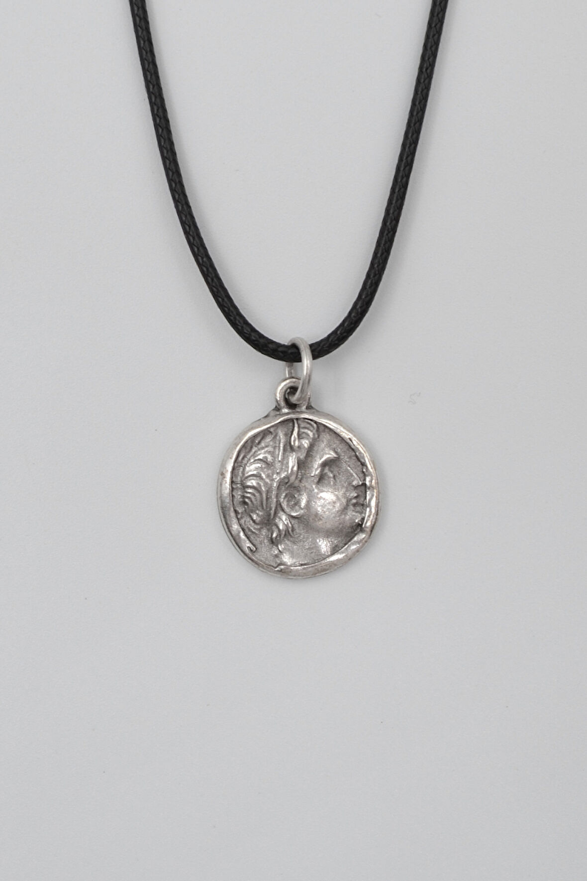 Yunan Antik Makedonya Kralı Büyük İskender Siyah Deri İp Kolye - Antik Gümüş Kaplama - Kadın Erkek - 60 cm