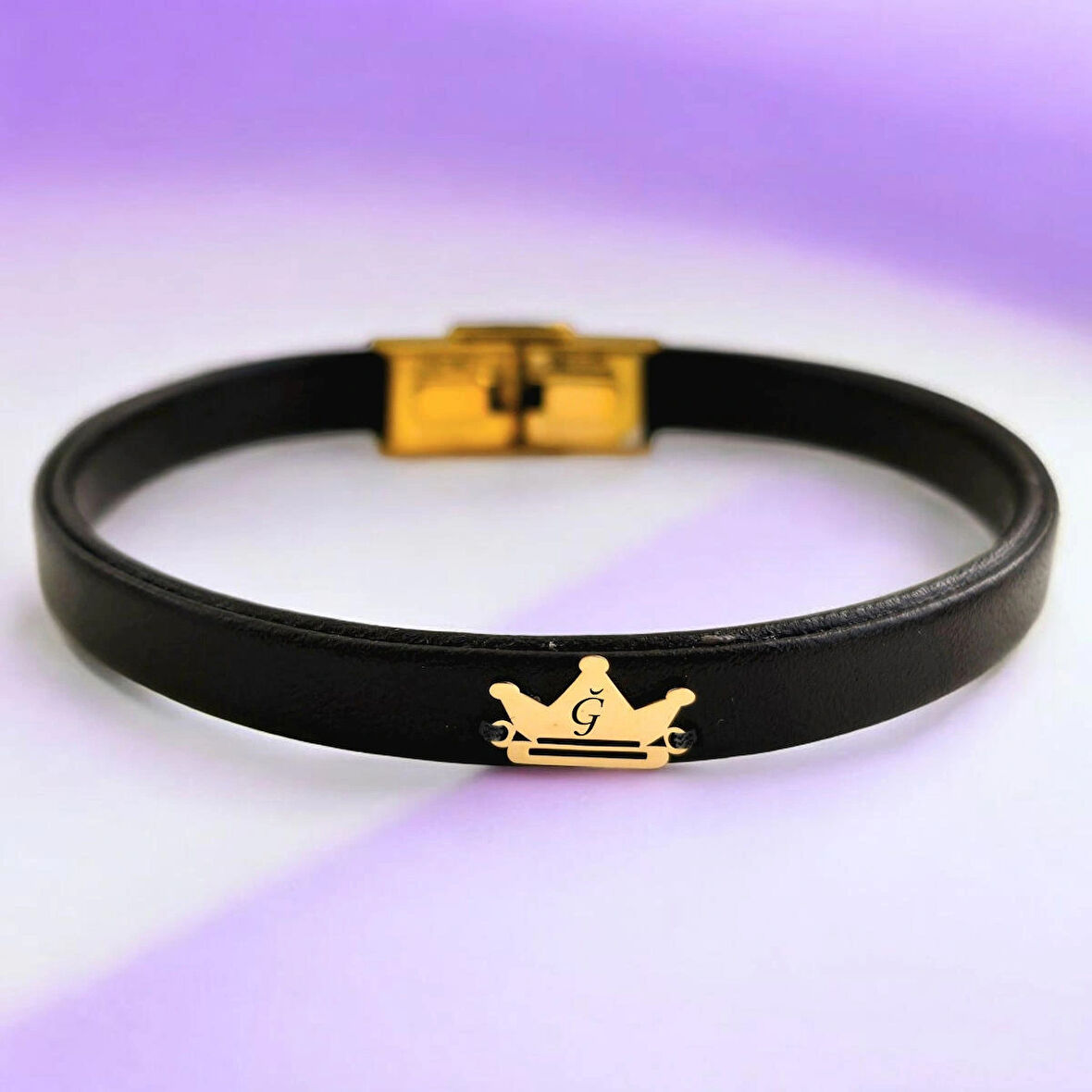 Ğ Harfine Özel 14 Ayar Altın Plakalı Hakiki Siyah Derili Taç Motifli Hediye Bileklik-503harf