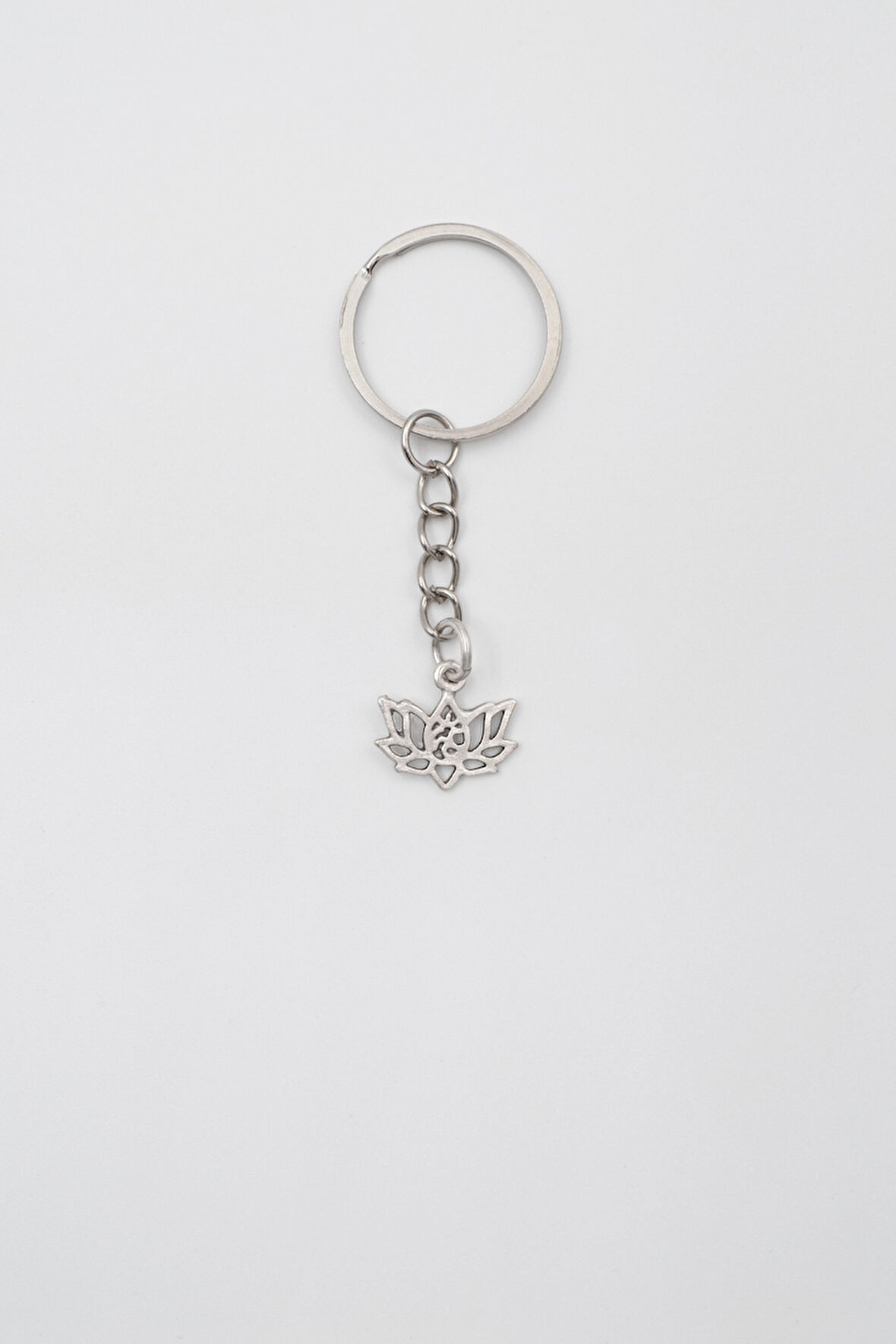 Minimal Om Sembollü Lotus Çiçeği Anahtarlık - Antik Gümüş Kaplama - Kadın Erkek