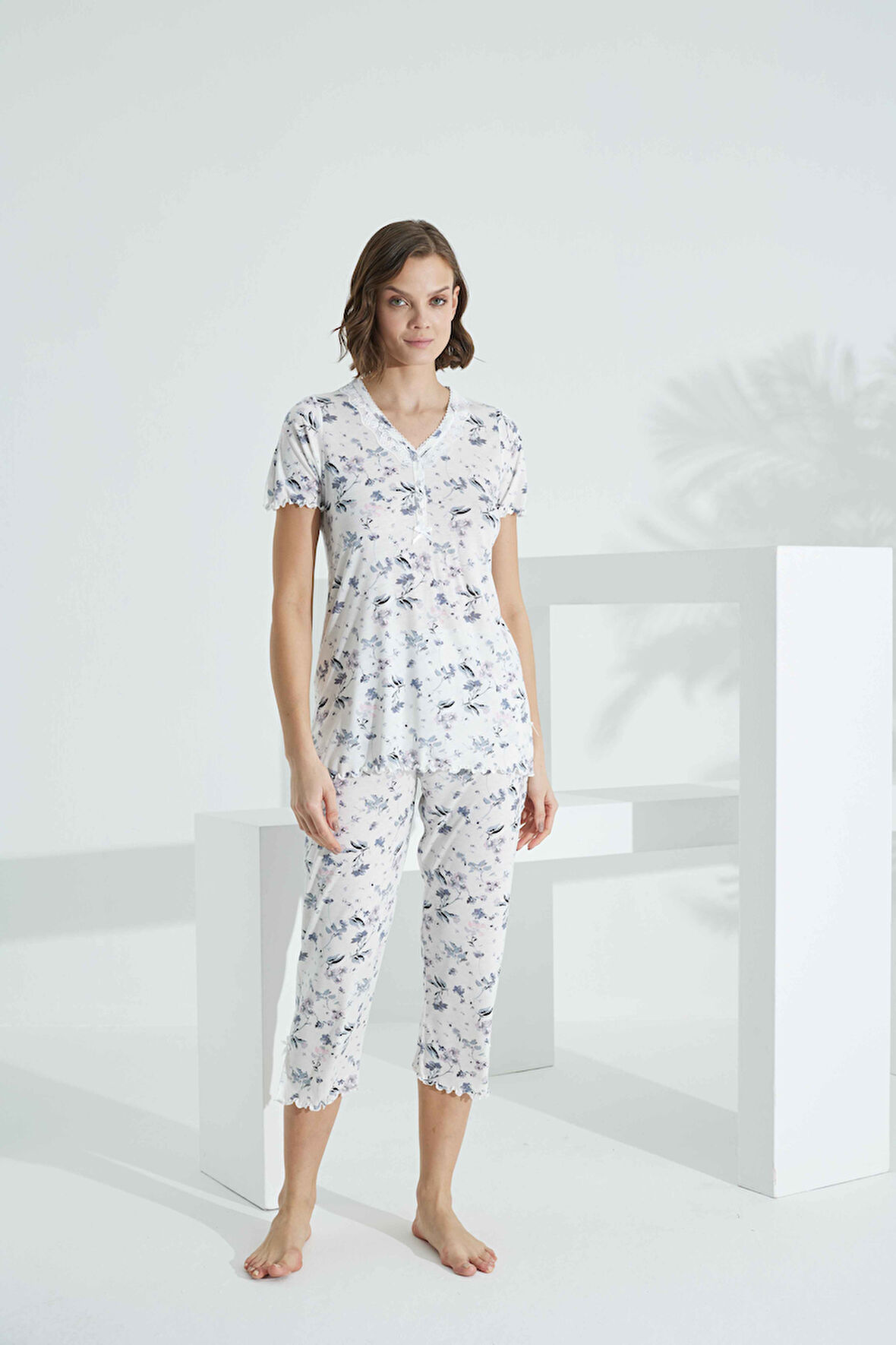 Angelique Bambu Kumaş Kısa Kol Dantel Detaylı Kadın Kapri Takım 22260