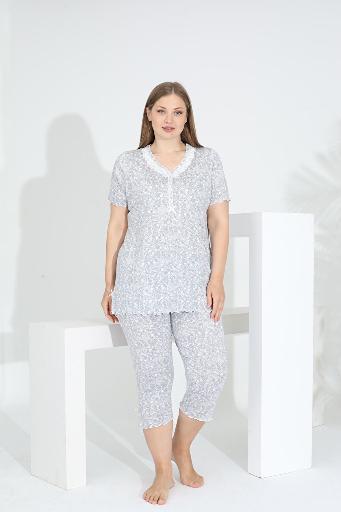 Angelique Bambu Kumaş Kısa Kol Dantel Detaylı Kadın Kapri Takım 22267