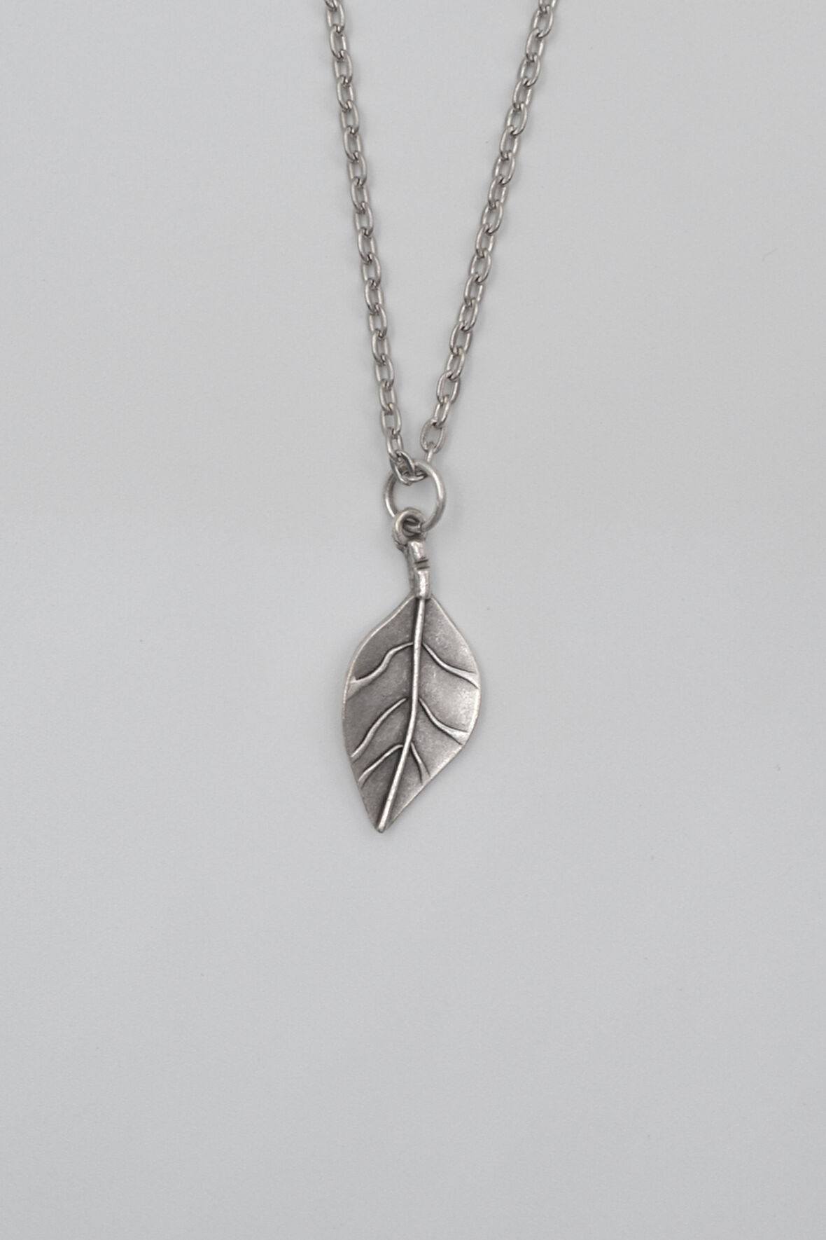 Gerçekçi Yaprak Düz Ezme Zincir Kolye - Antik Gümüş Kaplama - Kadın Erkek - 60 cm