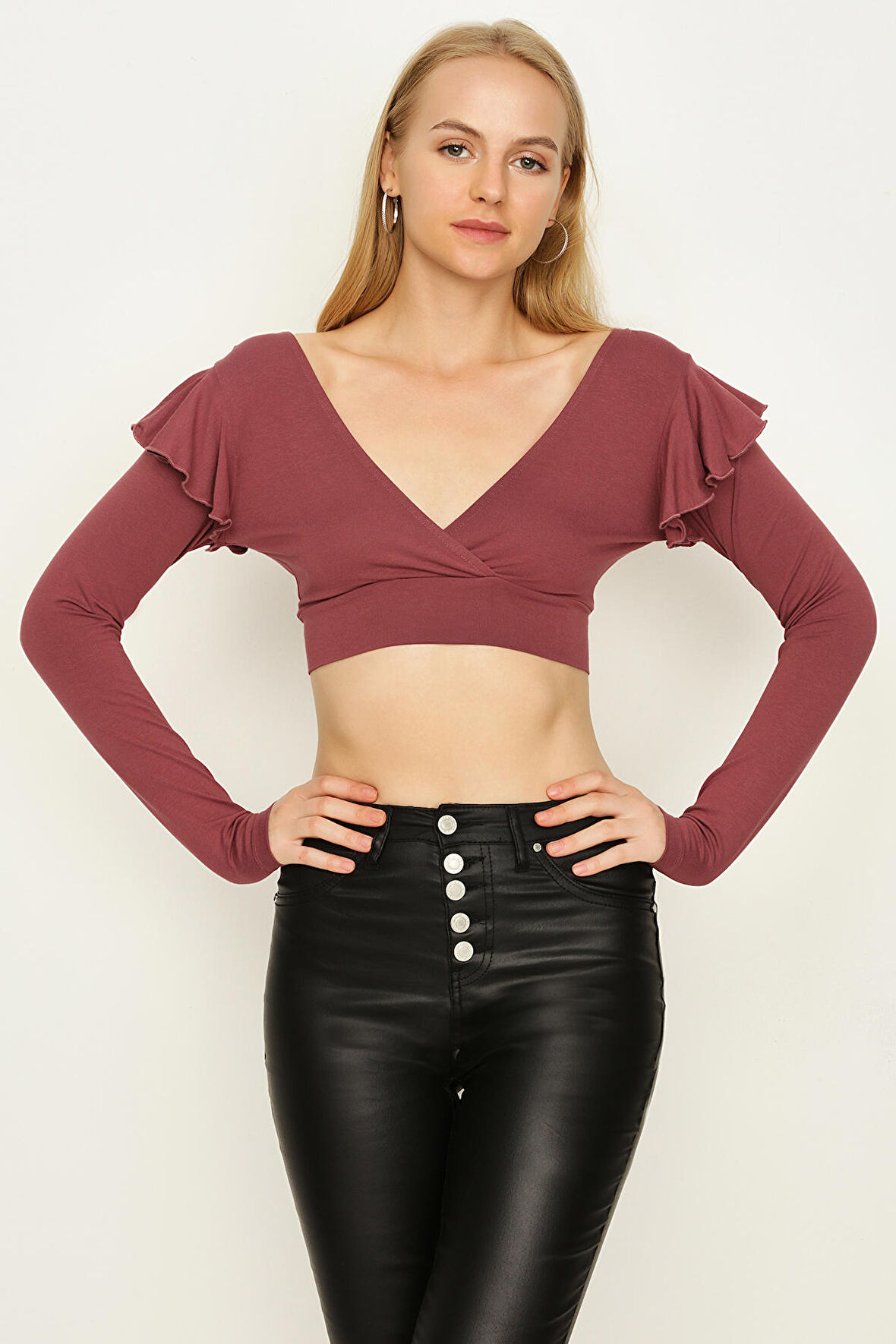 Kadın Omuzları Fırfırlı Crop Top