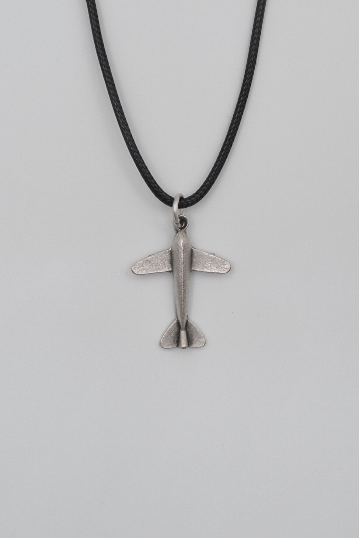 Minimal Uçak Siyah Deri İp Kolye - Antik Gümüş Kaplama - Kadın Erkek - 60 cm